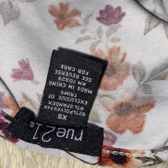 Rue 21 crop top - Picture 4 of 4